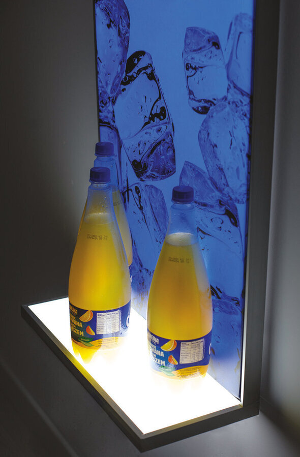 Personalizacja reklam POS: Jak podświetlane nośniki zwiększają zaangażowanie